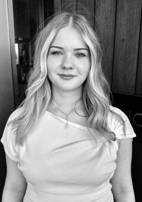 BELLA GRAYLING – EMERGING STYLIST