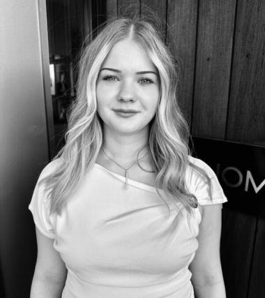 BELLA GRAYLING – EMERGING STYLIST