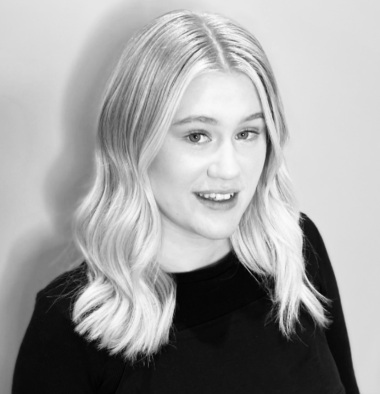 LARA – SENIOR STYLIST